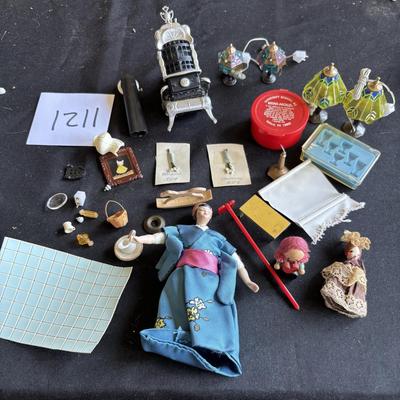 Miniature Doll House and Doll Lot