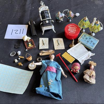 Miniature Doll House and Doll Lot