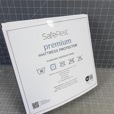 King Size Mattress Protector NEW in the Package 