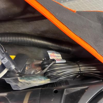 12 Volt Auto Vacuum with Carrying Case, Seems Un-used. 