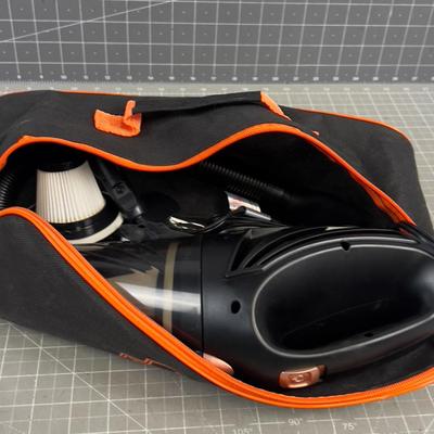 12 Volt Auto Vacuum with Carrying Case, Seems Un-used. 