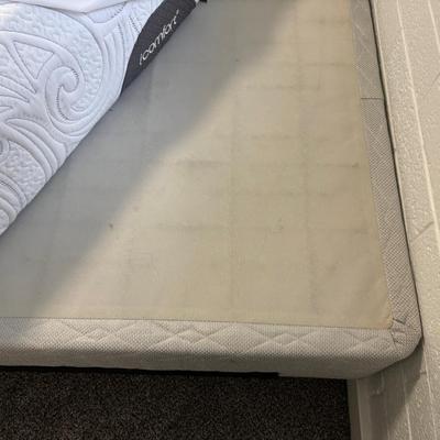 iComfort King Size Bed w/Box Spring & Frame 