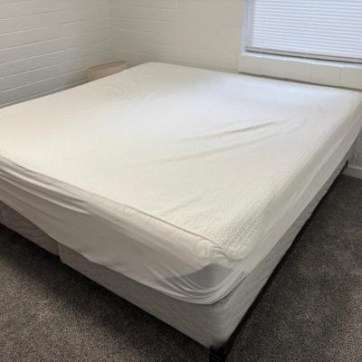 iComfort King Size Bed w/Box Spring & Frame 