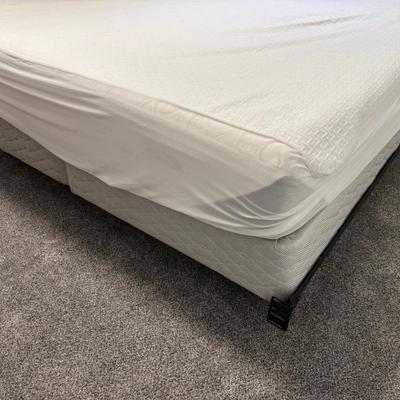 iComfort King Size Bed w/Box Spring & Frame 