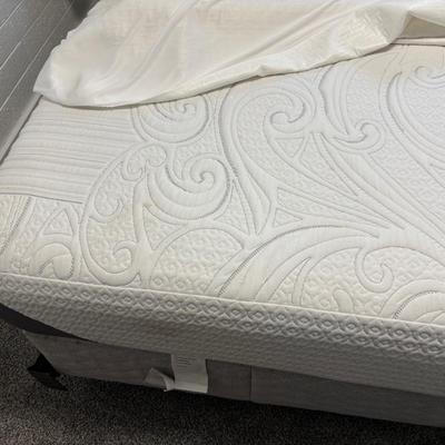 iComfort King Size Bed w/Box Spring & Frame 