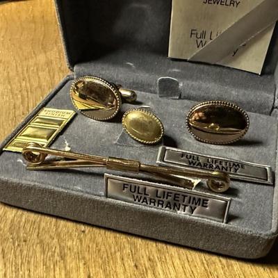 DUNHAVEN MENS JEWELRY TIE TACK & CUFFLINK SETDUNHAVEN MENS JEWELRY TIE TACK & CUFFLINK SET