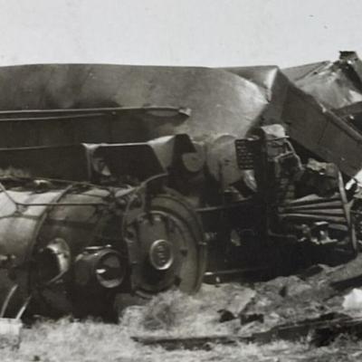 SPOKANE PORTLAND & SEATTLE RAILWAY LOCOMOTOVE #700 TRAIN WRECK PHOTO 1947 SPOKANE PORTLAND & SEATTLE RAILWAY LOCOMOTOVE #700...