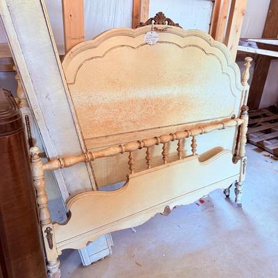 Lot 47: Philco Radio & Headboard