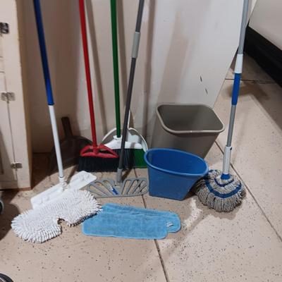 FLOOR CLEANING TOOLS