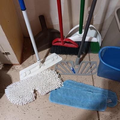 FLOOR CLEANING TOOLS