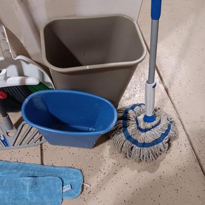 FLOOR CLEANING TOOLS