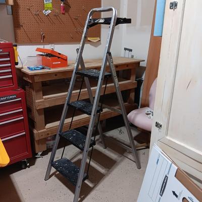 FOLDING LADDER