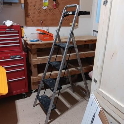 FOLDING LADDER