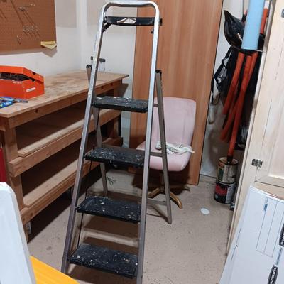 FOLDING LADDER