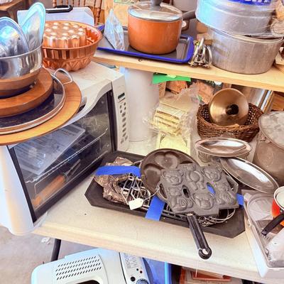 Lot 50: Books, Kitchen ware & More