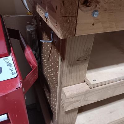 WORKBENCH ON LOCKING CASTERS