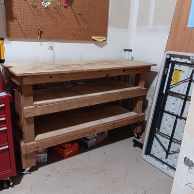 WORKBENCH ON LOCKING CASTERS