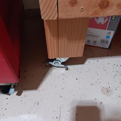 WORKBENCH ON LOCKING CASTERS