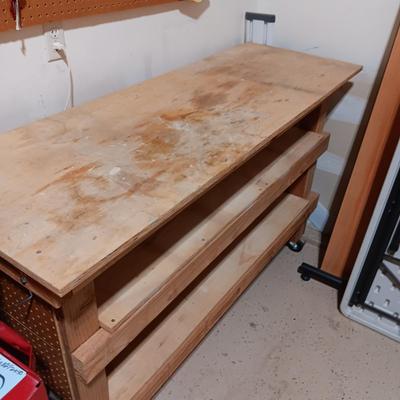 WORKBENCH ON LOCKING CASTERS