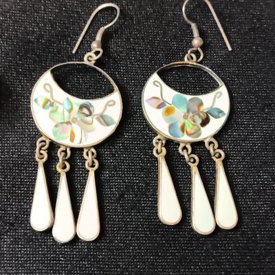STERLING SILVER EARRINGS AND NECKLACE (10.32g) PLUS ENAMELED EARRINGS MARKED ALPACA MEXICO