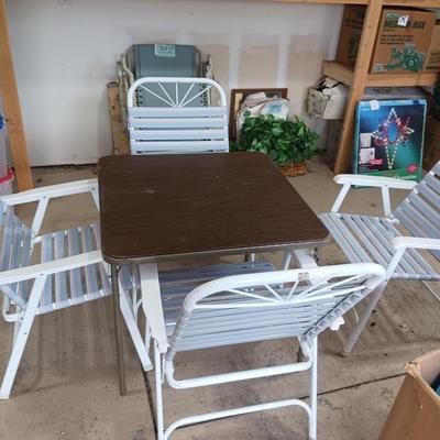CARD TABLE W/ FOUR FOLDING CHAIRS