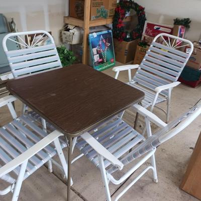 CARD TABLE W/ FOUR FOLDING CHAIRS