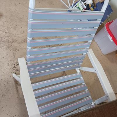 CARD TABLE W/ FOUR FOLDING CHAIRS