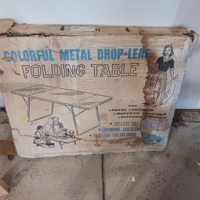 METAL FOLDING TABLE W/ RECLINING CHAIR