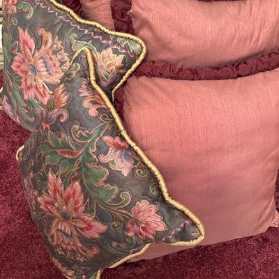 Textiles - Decorative Throw Pillows