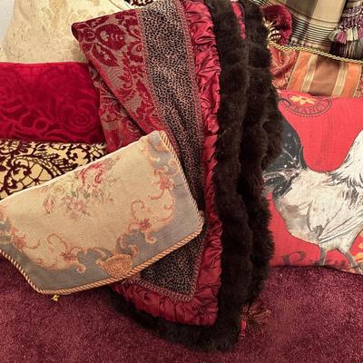 Textiles - Decorative Throw Pillows