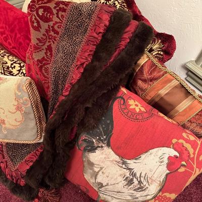 Textiles - Decorative Throw Pillows