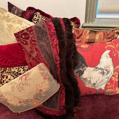 Textiles - Decorative Throw Pillows