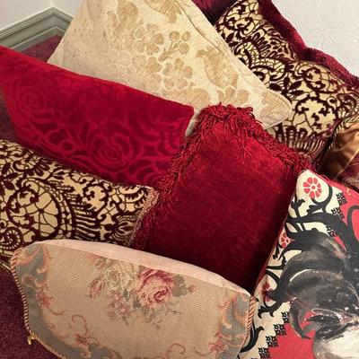 Textiles - Decorative Throw Pillows
