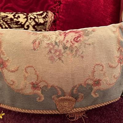 Textiles - Decorative Throw Pillows