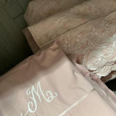 Textiles - Three King Sheet Sets and set of wash cloths