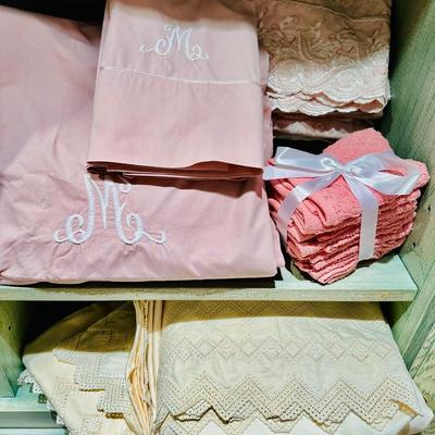 Textiles - Three King Sheet Sets and set of wash cloths