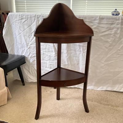 914 Mahogany Corner Stand