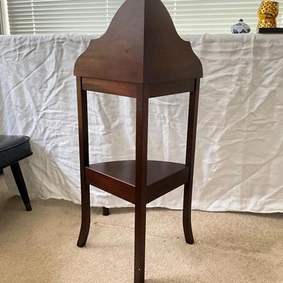 914 Mahogany Corner Stand