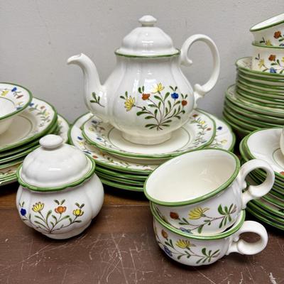 Vernonware 4-81 by Metlox China Set