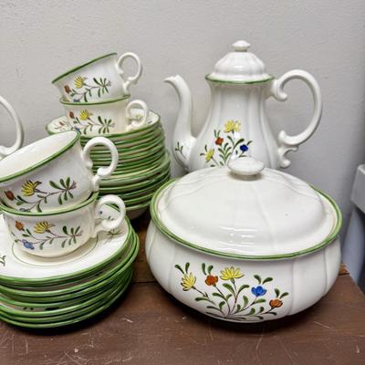 Vernonware 4-81 by Metlox China Set