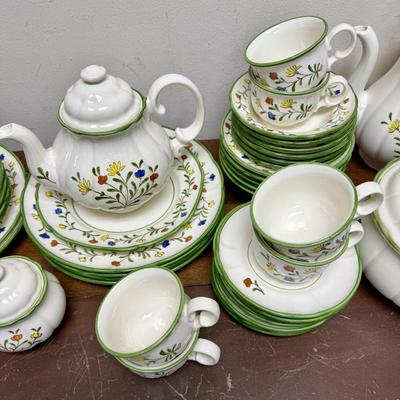Vernonware 4-81 by Metlox China Set
