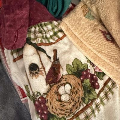Sale Photo Thumbnail #424: Bed sheets, towels, etc.