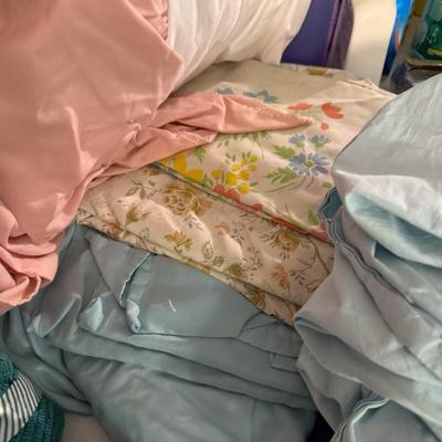 Sale Photo Thumbnail #426: Bed sheets, towels, etc.