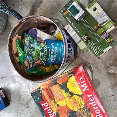 Sale Photo Thumbnail #551: Preen, metal bucket and contents, Quick Edge, Bug killer