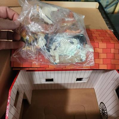 4 Safari Farm Big Red Barn! with animals NOS Toy