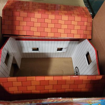 4 Safari Farm Big Red Barn! with animals NOS Toy