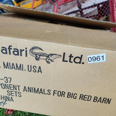 4 Safari Farm Big Red Barn! with animals NOS Toy
