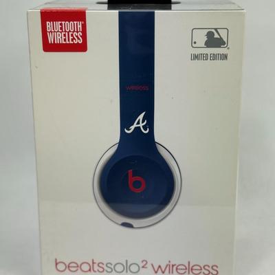 Lot 7: Atlanta Braves Beats by Dre Headphones – Limited Edition MLB Collectible – Rare Team-Branded Audio Gear