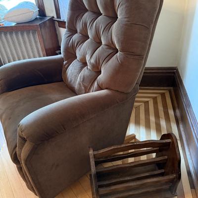 Recliner Rocker w/magazine rack
