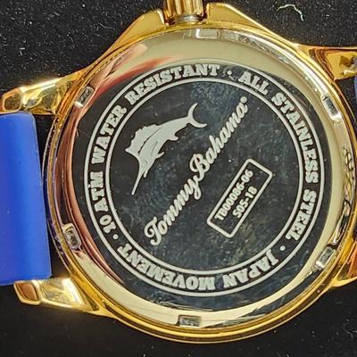 Sale Photo Thumbnail #598: Gold stainless steel case, silver sunray dial, embossed fish scale pattern,
numeral Swarovski stone hour markers, blue silicone strap.